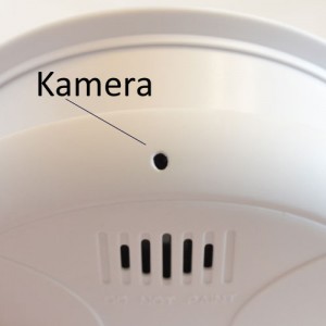 Mikrofon und Kameralinse in Rauchmelder